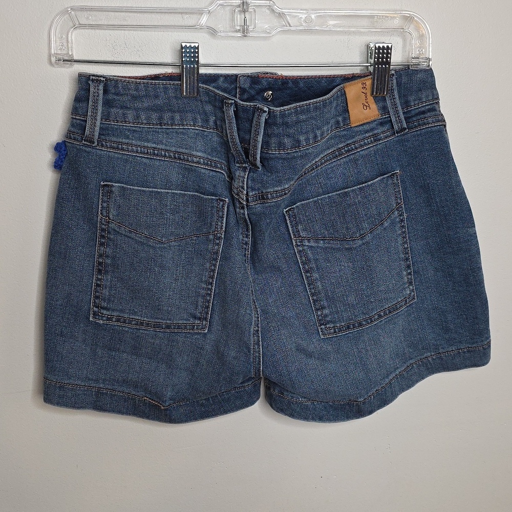 Level 99 Crochet Floral Embroidered Jean Shorts, Hippie , Boho Sz 26 - Picture 3 of 4